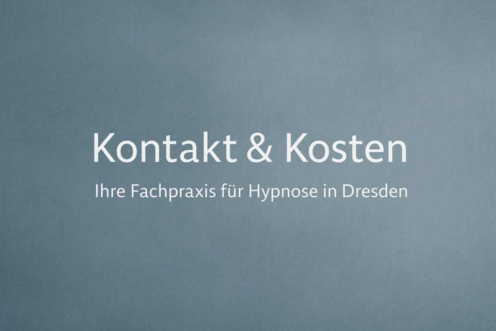 Schriftzug Kontakt & Kosten auf blau-grauem Hintergrund